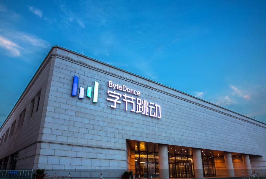 凤凰新闻：在信息洪流中坚守深度报道的阵地